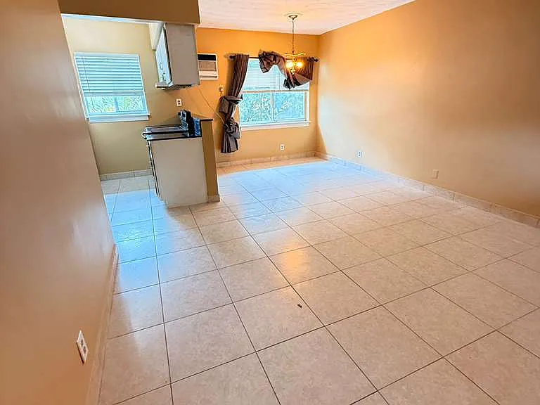 1044 NE 8th Ave #10 — Photo 7