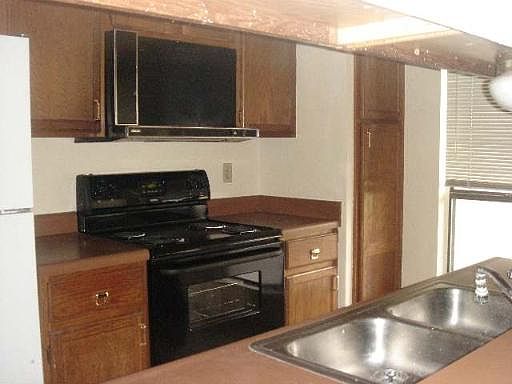 3rd image of 2542 BABCOCK ROAD #202-A