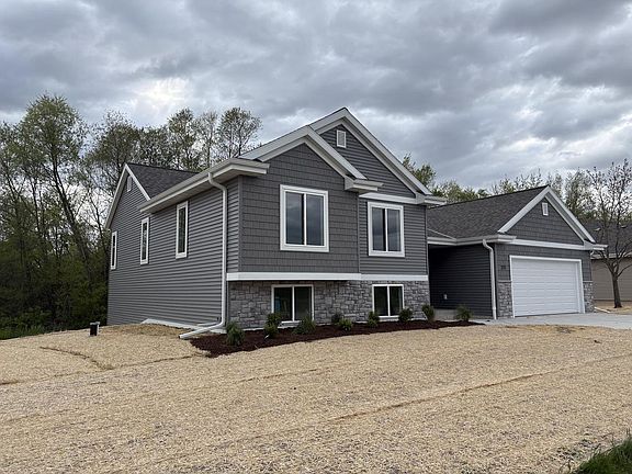 2nd image of 271 Cardinal DRIVE