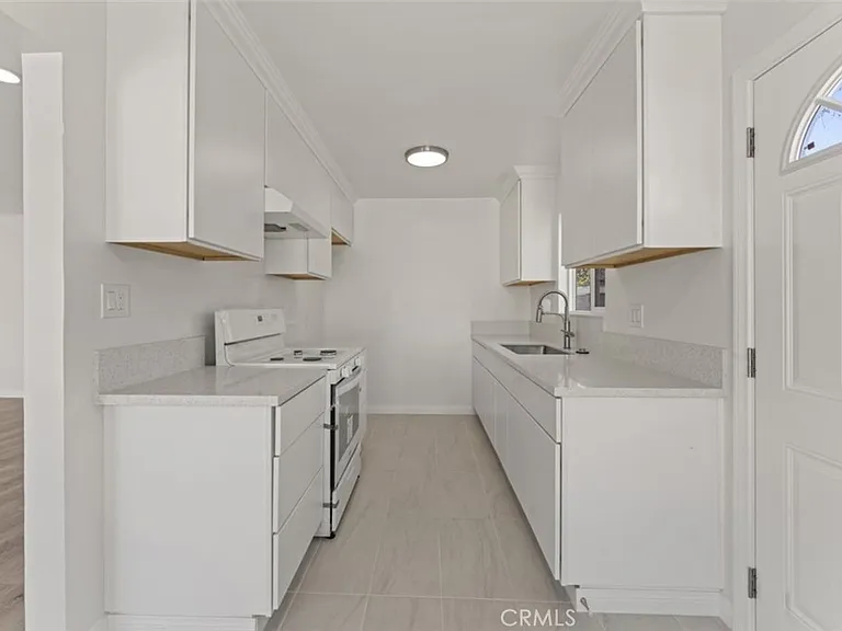 14722 Strathern St — Photo 23