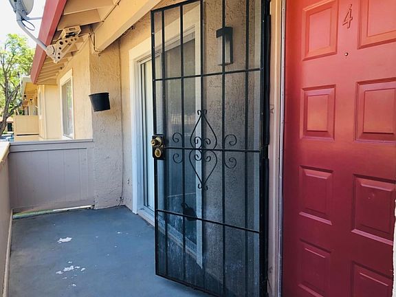 Entrance with deck