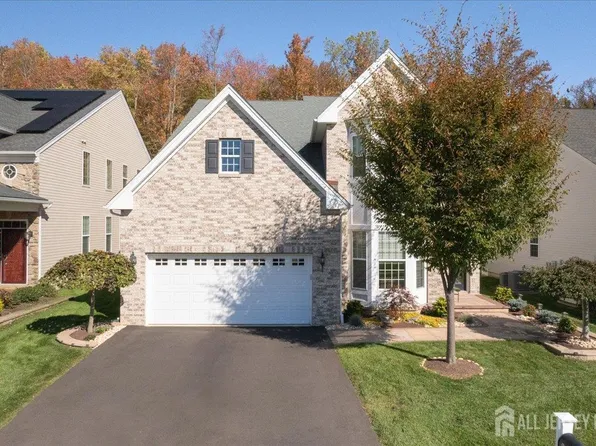 20 Bellingham Dr S, Kendall Park, NJ 08824