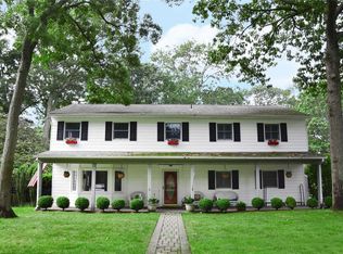 16 Ellbert St, Smithtown, NY 11787