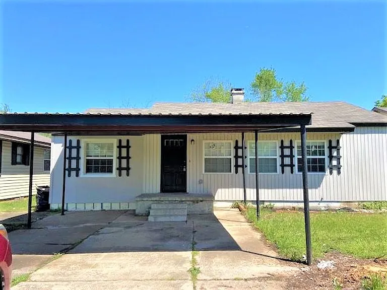 2329 Mustang St — Photo 2