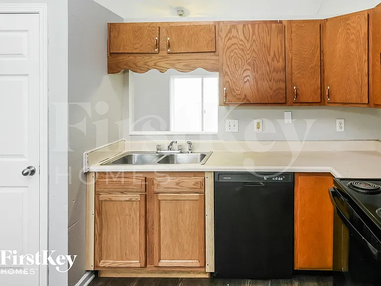 2635 Lullwater Ln — Photo 6