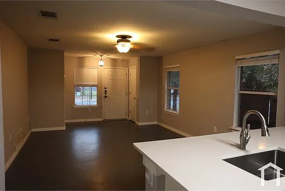 3 bed, 1364 sqft, $2,150 — Photo 4