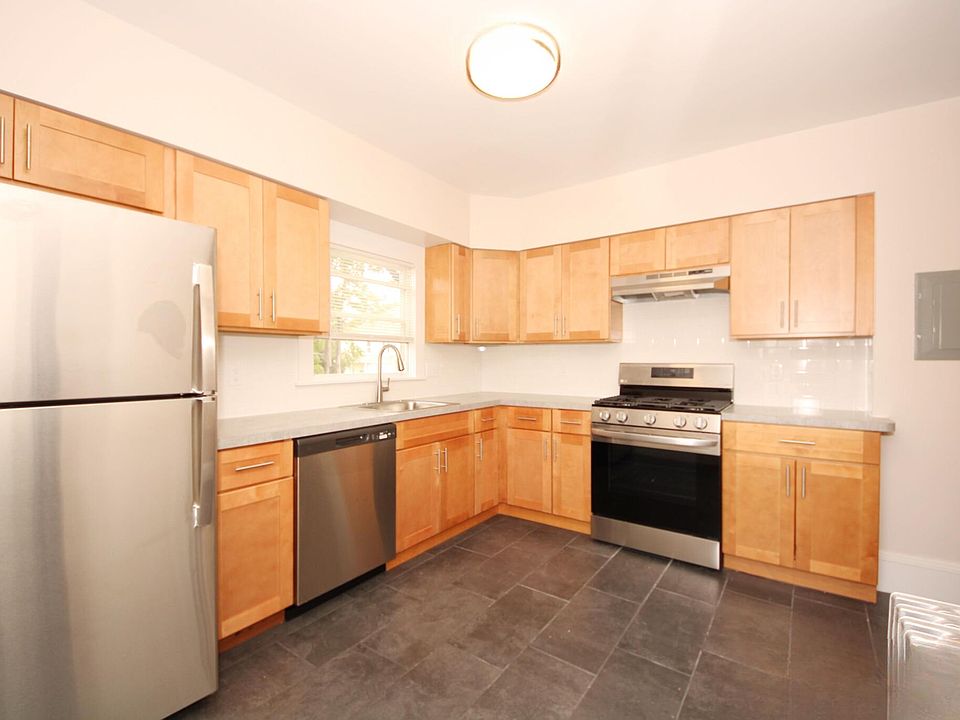 1st image of 93 Cushing St #2