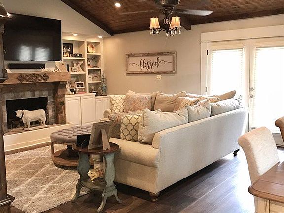 3rd image of 303 W Pineshadows Dr