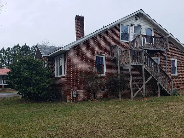 839B Sanford Rd — Photo 2