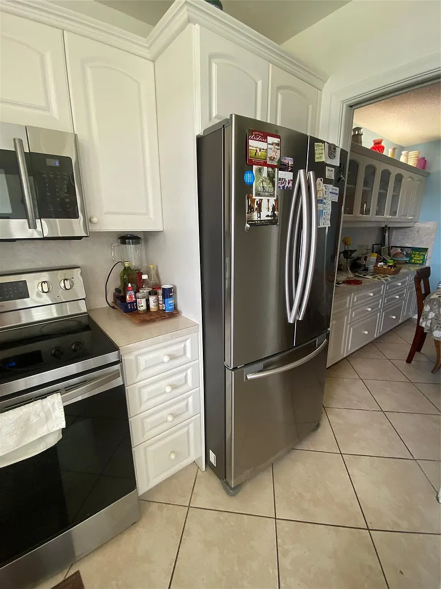 Building Photo - 2100 NE 38th St #216