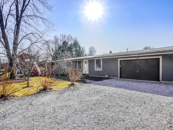 549 Mohican St NE, Brewster, OH 44613