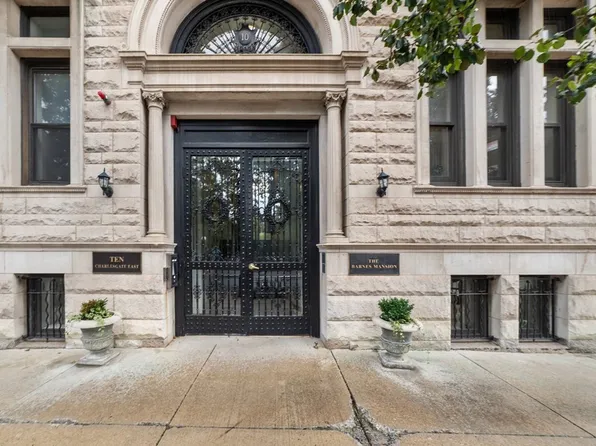 10 Charlesgate E APT 201, Boston, MA 02215