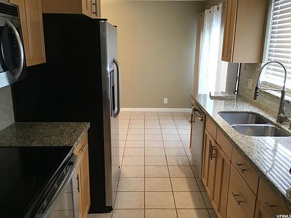 5th image of 1637 E Saint James Pl #77B