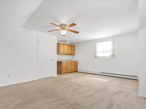 340 Kipp Ave, Elmwood Park, NJ 07407