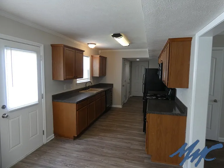 861 Aztec Dr — Photo 4