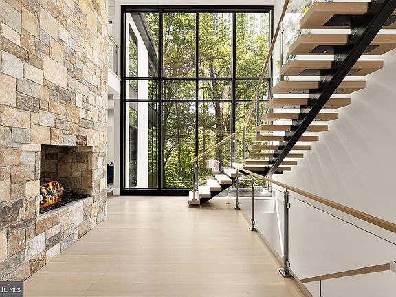 4th image of 3 Bay Tree Ln