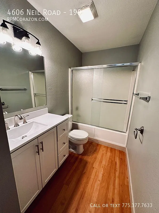 Newly renovated 1 bed 1 bath apt (new LVP and paint) New washer/dryer combo! — Photo 2