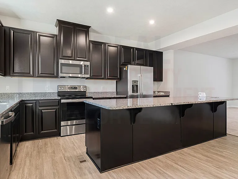 4011 N Steels Cir — Photo 23