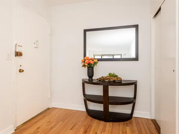 210 East 47th Street 6J image 3 of 24