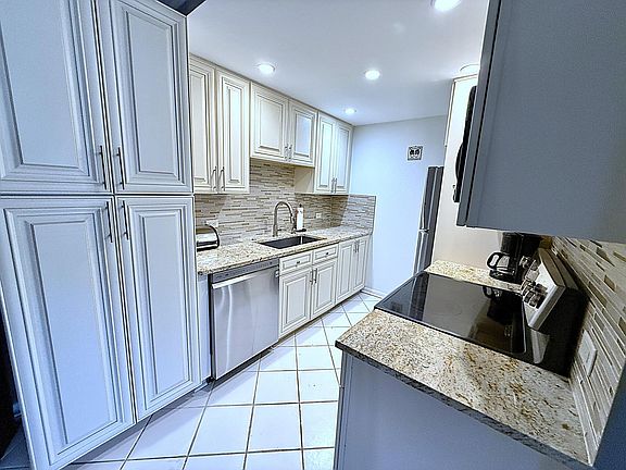 2nd image of 1028 Newport H