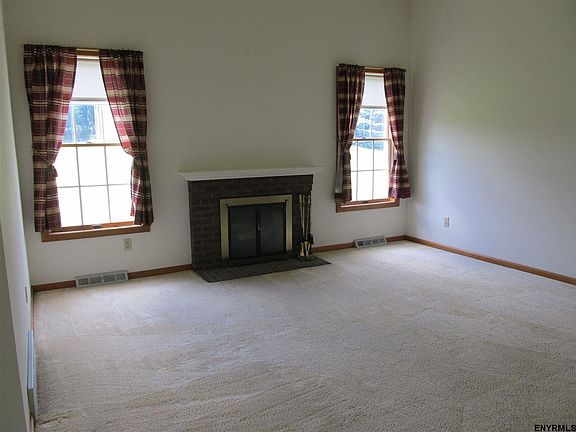 3rd image of 36 Dorlon Dr