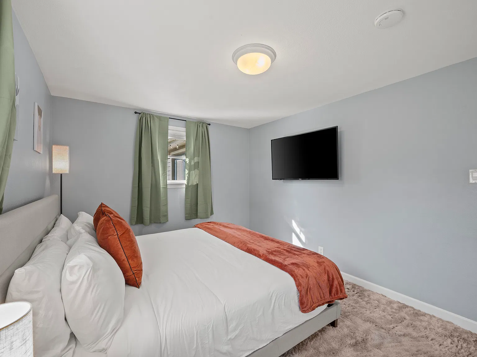 3 bed, 1464 sqft, $3,100 — Photo 1