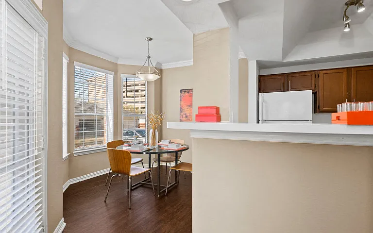 Lanesborough Apartments — Photo 33