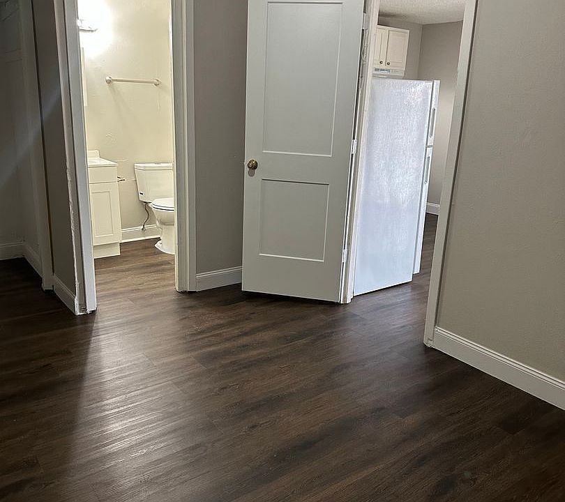 2nd image of 1115 S Elm St #2