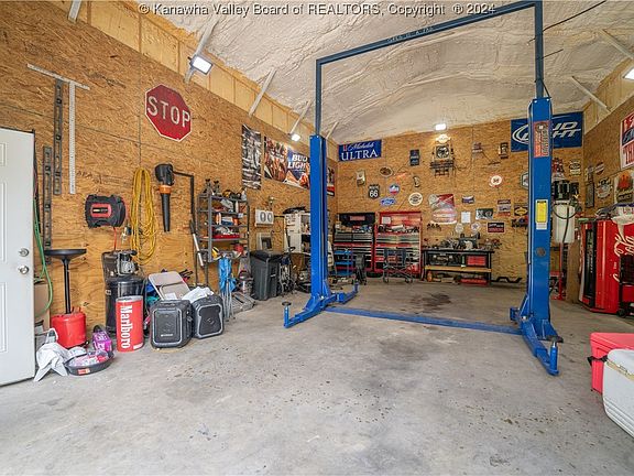 3rd image of 174 Courtney Dr