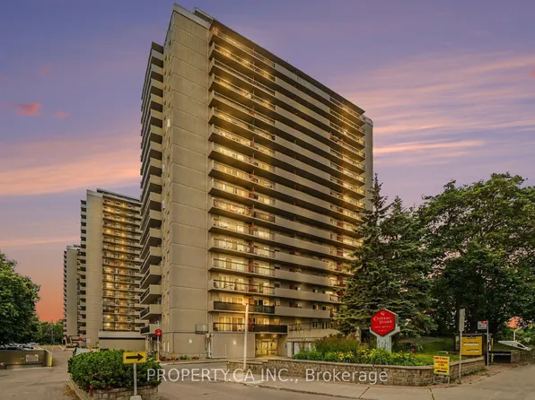 158 A McArthur Ave #805, Ottawa, ON K1L 8E7