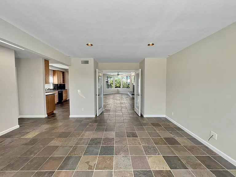 3840 Talbot St — Photo 3