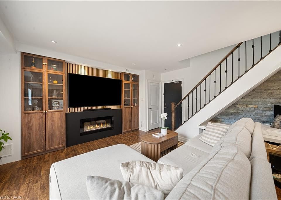 1st image of 469 Claridge Rd #4