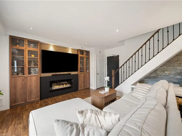 469 Claridge Rd #4, Burlington, ON L7N 2S1