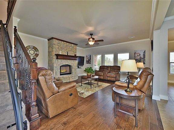 4th image of 8201 96th Ave NE