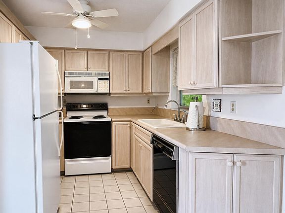 5th image of 752 Oak Street
