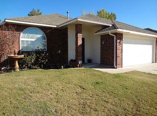 9331 Apple Dr, Midwest City, OK 73130