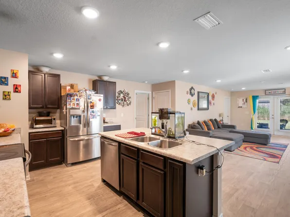 669 Earl Godwin Rd, Freeport, FL 32439