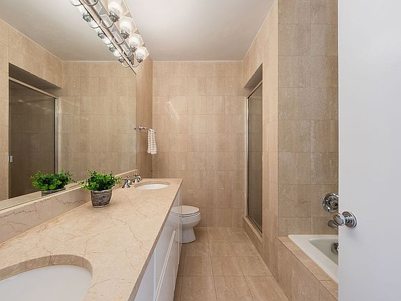 5th image of 200 E 69th St APT 7L
