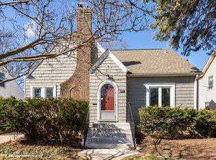 332 N Ridgeland Ave, Elmhurst, IL 60126