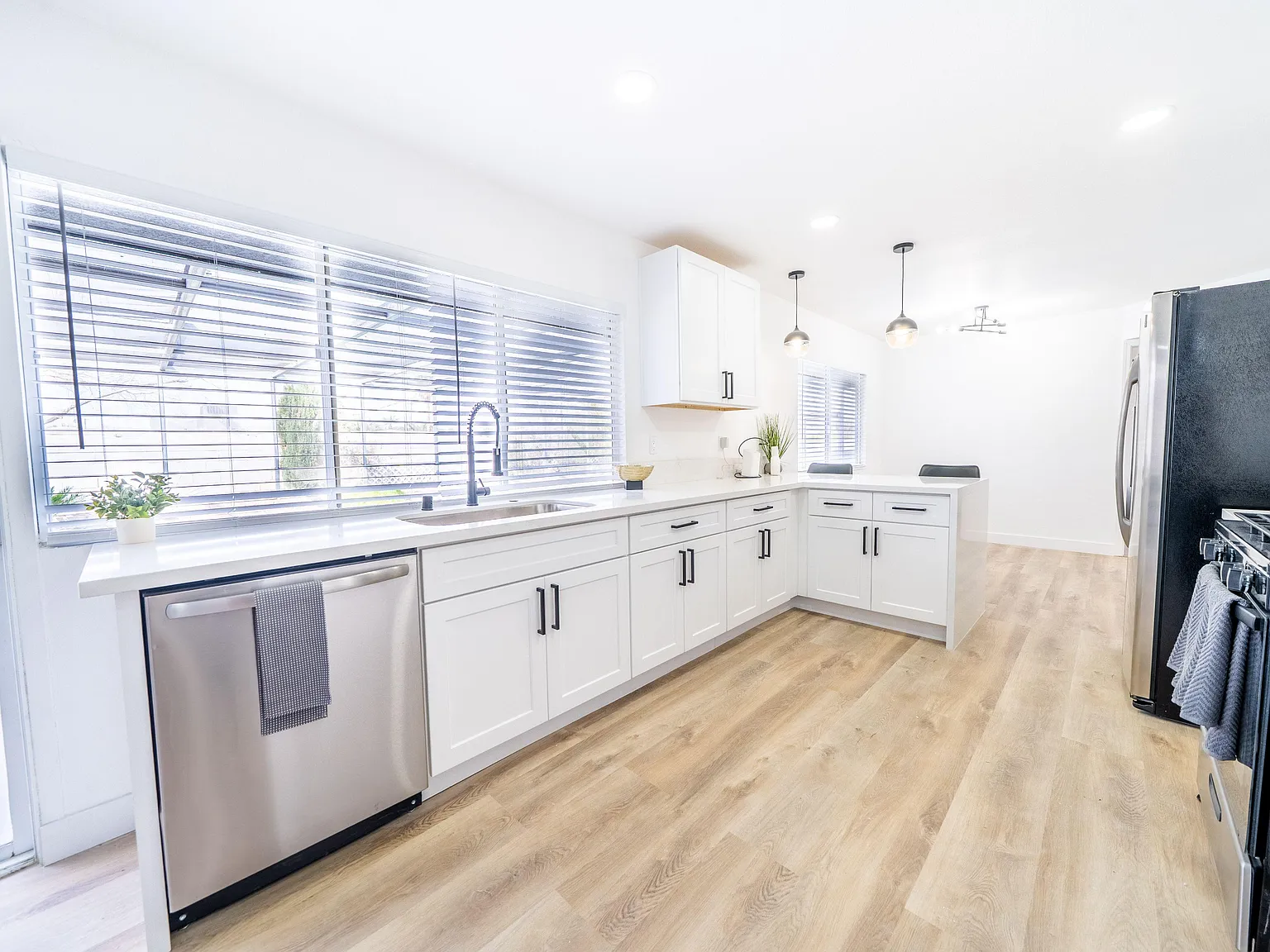 4 bed, 4.0 bath, 2616 sqft, $633 — Photo 4