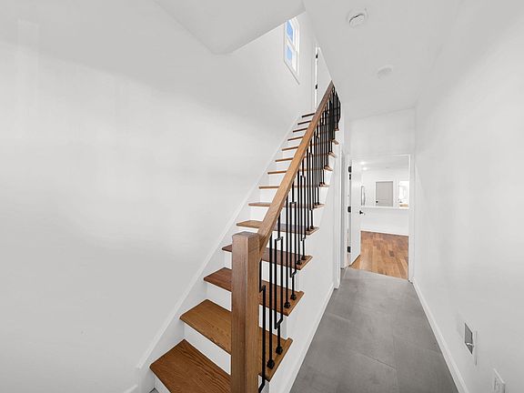 3rd image of 319 William St #1-0904