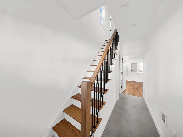 319 William St #1-0904 — Photo 3