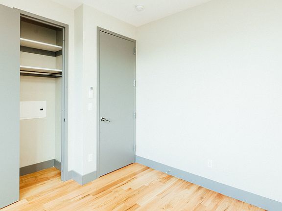 5th image of 337 Melrose St #4B