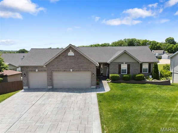 7028 Brooks Farm Dr, House Springs, MO 63051