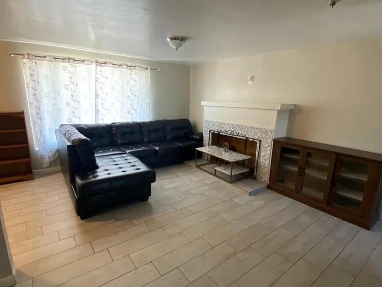2202 N Los Altos Ave — Photo 7