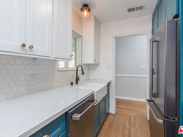 16604 Gilmore St — Photo 10