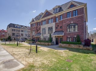 2029 Queensborough Gate, Mississauga, ON L5M0Y1