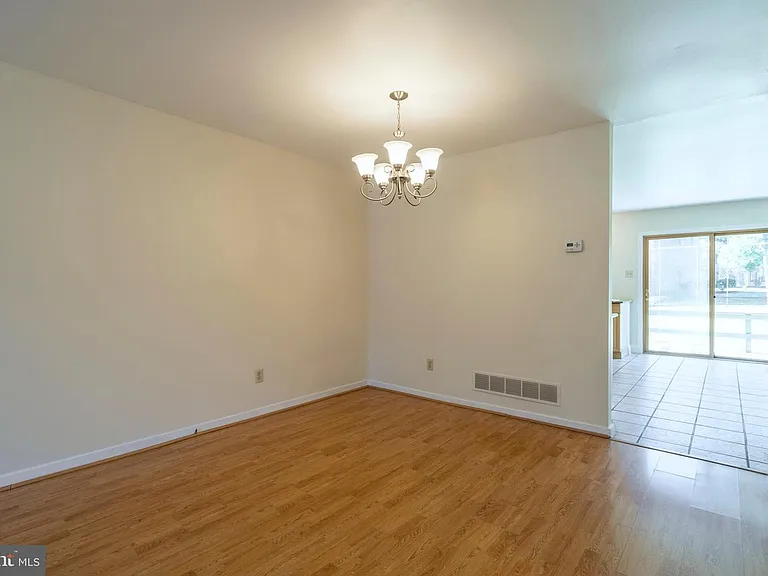 506 Saint Albans Ct — Photo 14