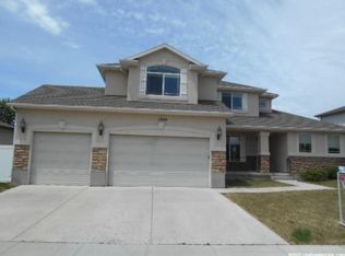 1046 W Oldham Dr, North Salt Lake, UT 84054