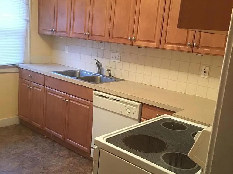 845 Saint Louis St — Photo 3